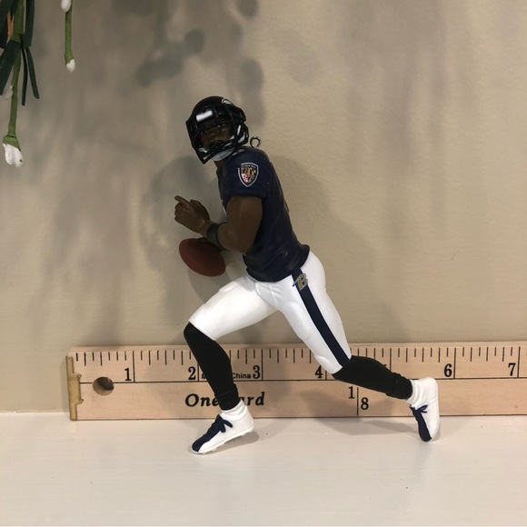 Lamar Jackson Hallmark Keepsake Ornament 2021 Baltimore Ravens Football - Picture 6 of 12